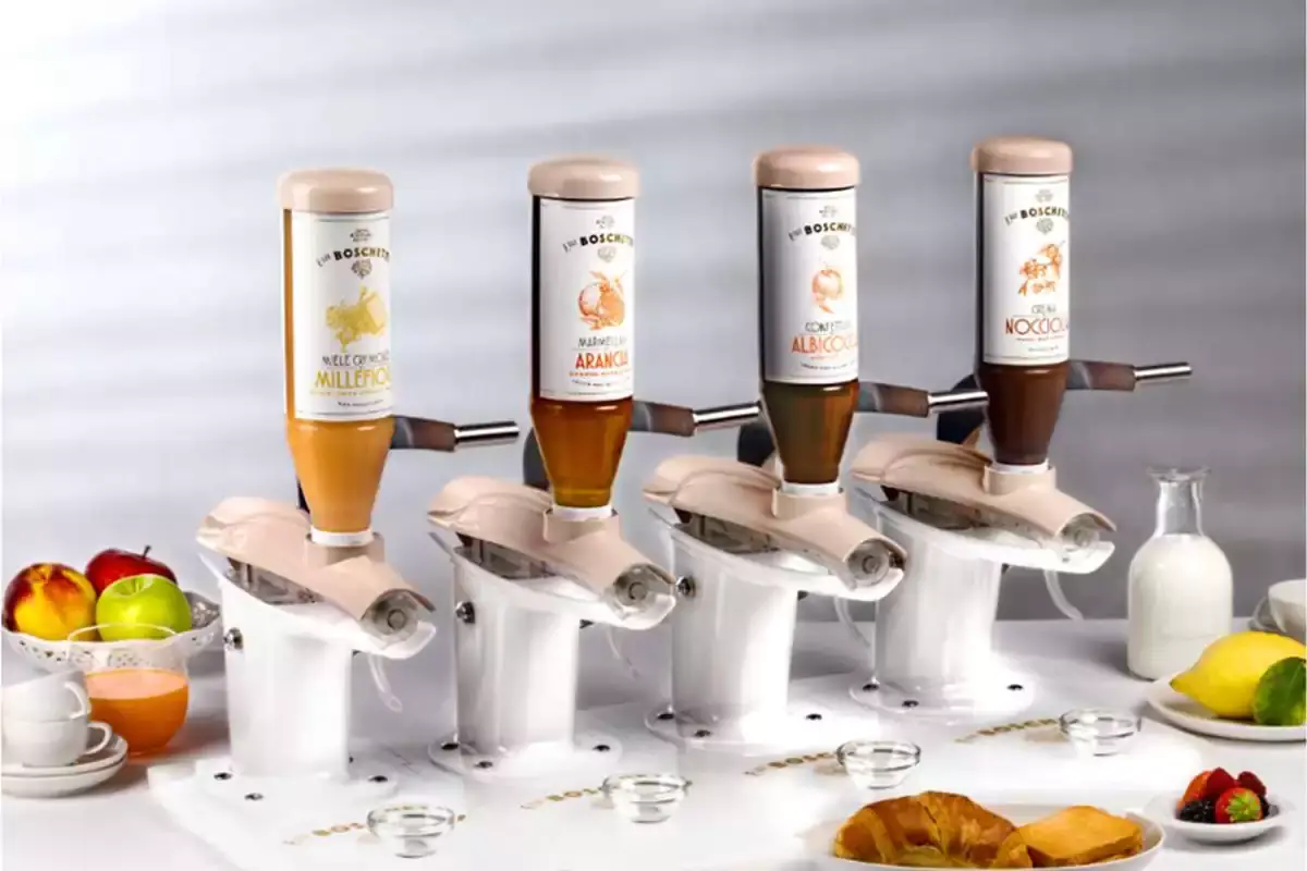 Il Dispenser Boschetti &egrave; realizzato con elementi riciclabili nella filiera della plastica Prima colazione: il nuovo Dispenser Boschetti, soluzione per il buffet